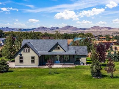 23 Coachman Ln