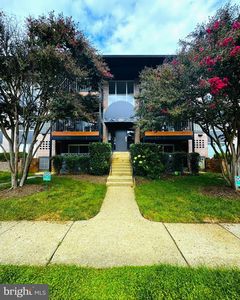 Property at 202 Park Terrace Ct SE APT 21, Vienna, VA