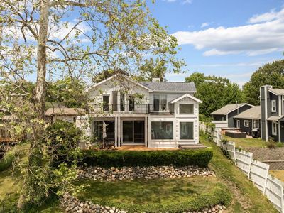 11114 Lakeshore Dr