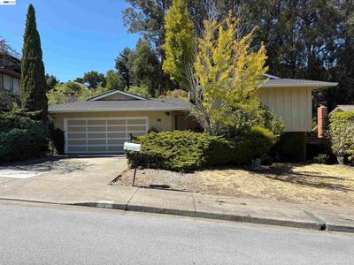 1350 Murchison Dr