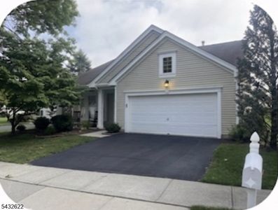 6 Weybourne Ln