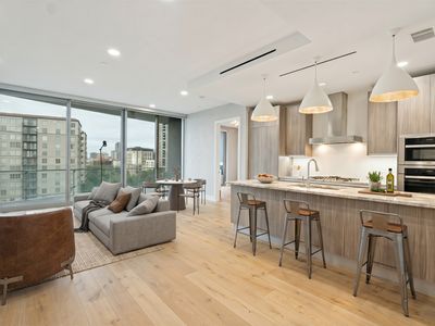 3130 N Harwood St APT 905