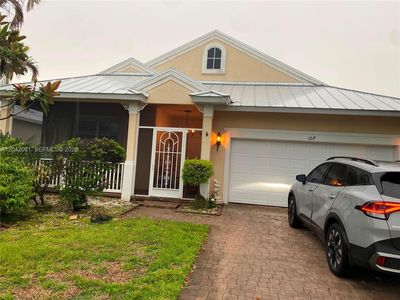 107 NW Summerville Ct