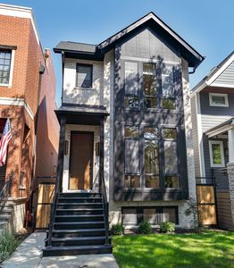 2042 W Berteau Ave