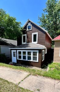 208 6th Ave