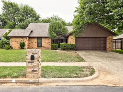 421 Golden Oaks Dr