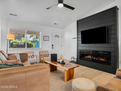 118 S 4th St