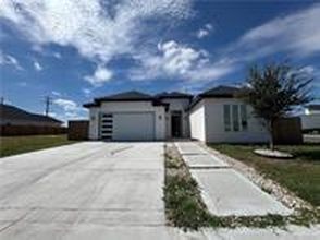 1028 W Cloud 9 Ln