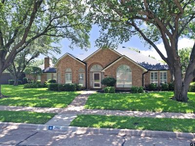 2902 Live Oak Dr
