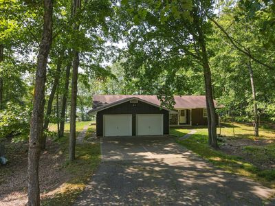 N16553 Lakeshore Dr