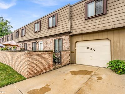 805 Tollis Pkwy
