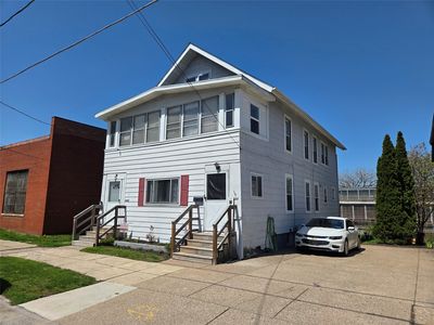1050 W 20th St