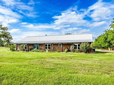888 Tafelski Rd