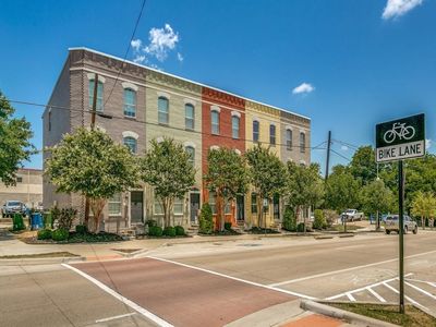 391 E Main St