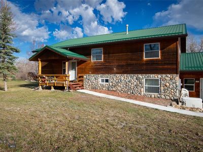 14 Fairgrounds Rd