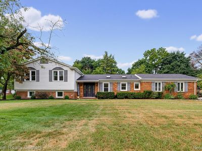 Property at 216 Birch Hill Dr, Rochester, MI