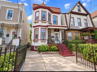 25 Gautier Ave