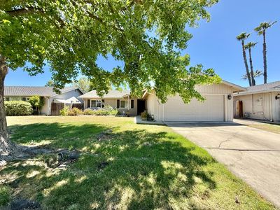3032 NE Sleepy Hollow Dr