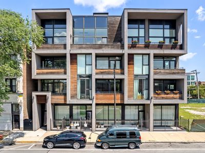 2424 W Chicago Ave #201