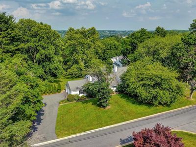 Property at 102 Meriden Dr, Hockessin, DE