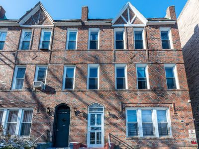 1586 E 22nd St #6