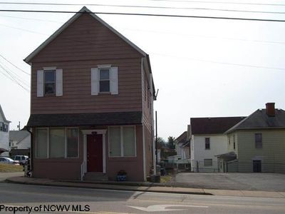 715 & 711 E Pike St