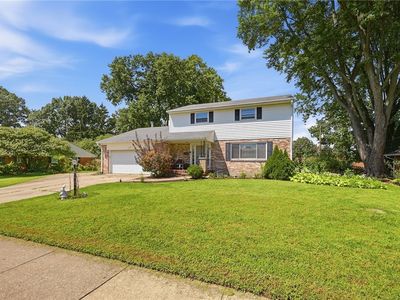 933 E David Rd