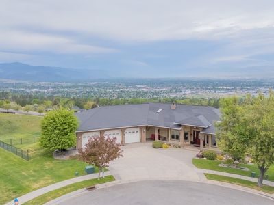 402 Rainier Ct