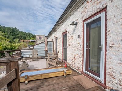 585 White Cir APT 24