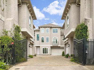5329 Dora St