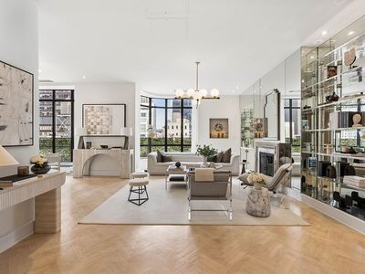 24 W 55th St