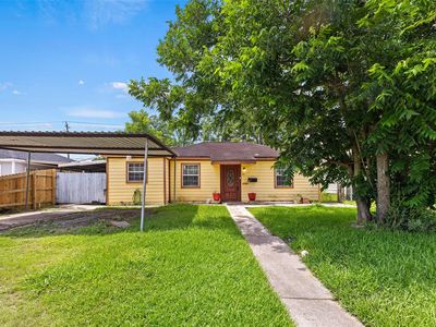 211 Crescent Dr