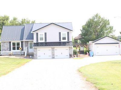 22215 Parallel Rd