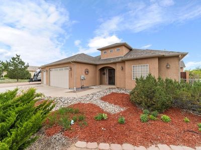 1037 W Desert Sage Dr