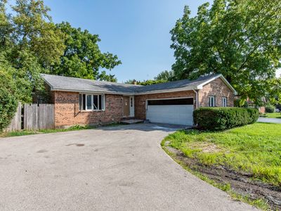 2337 N Sheridan Rd