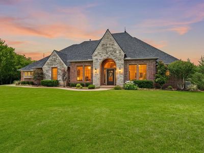 2209 Crestwood Dr