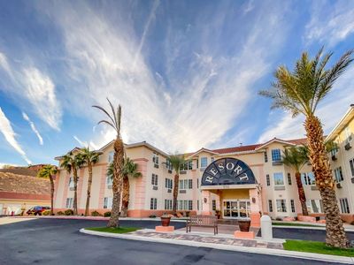 555 Highland Dr #104