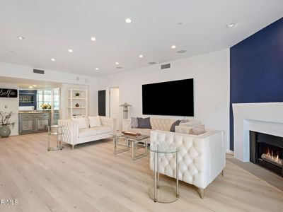 1872 Midvale Ave APT 105