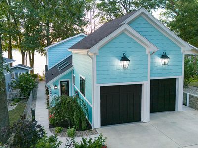 1241 Lakeview Dr
