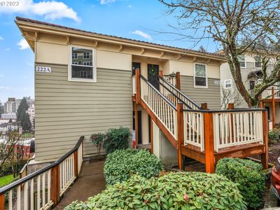 222 NW Uptown Ter