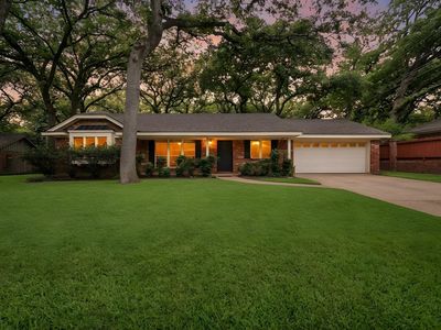 3008 Woodford Dr