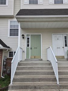 302 Macleren Dr