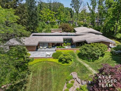 130 Robinwood Ave SE