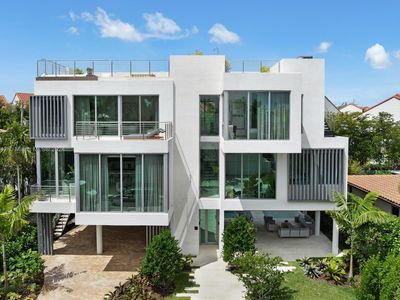 3560 Crystal View Ct