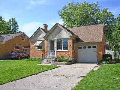 3810 S Broadlawn Cir