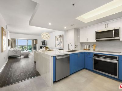 13700 Marina Pointe Dr UNIT 809