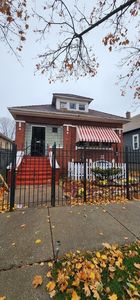 8443 S Manistee Ave
