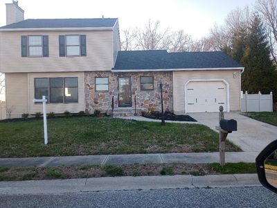 2 Boothbay Dr
