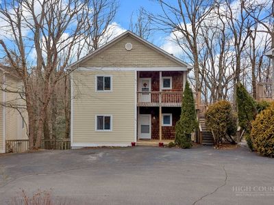 164 Evergreen Springs #201