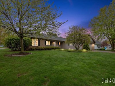 2220 Mission Hills Dr SE